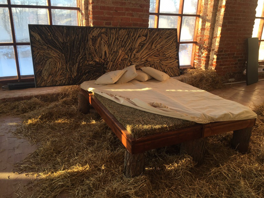 Кровать/диван из соломы
